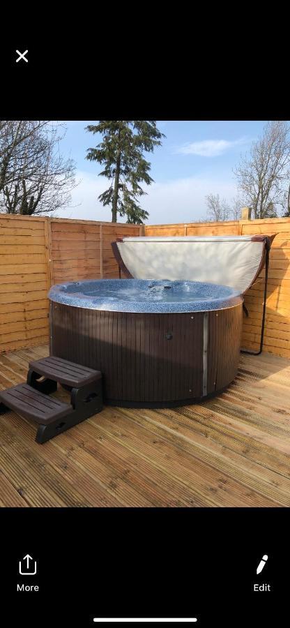 Grooms Cottage Outside Hot Tub Beith Exteriér fotografie